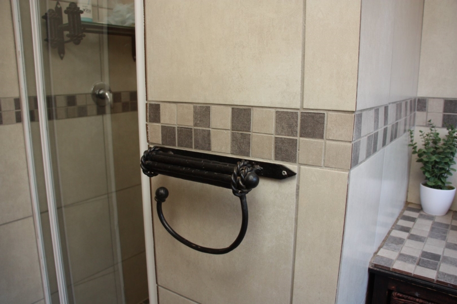 5 Bedroom Property for Sale in Langenhovenpark Free State